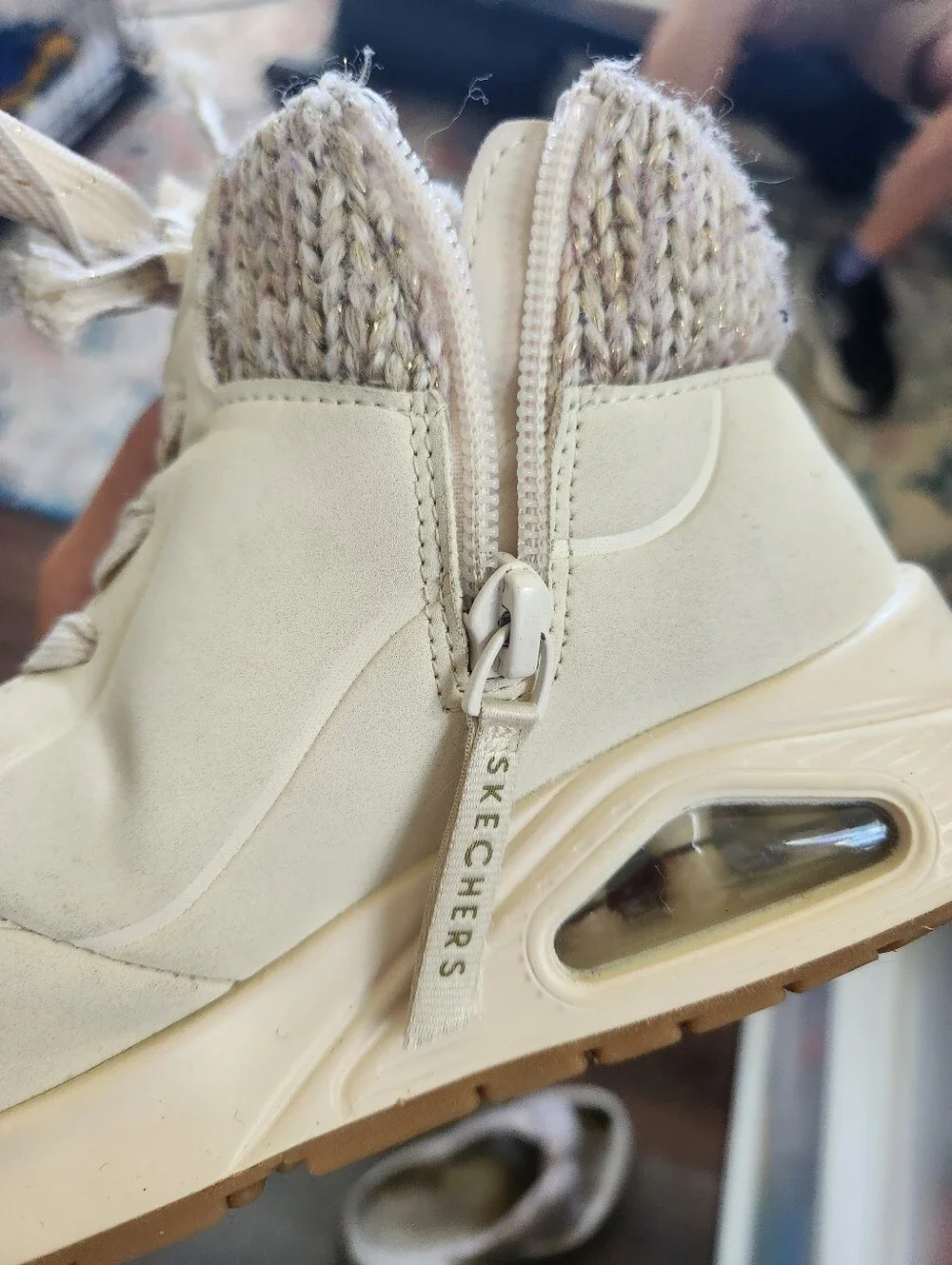 Skechers Girl's Beige Knit-Collar Lace-Up Sneakers Sz 1
